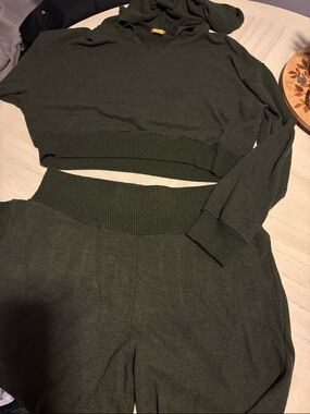 Daisy Olive Green Cropped Hooded Sweater